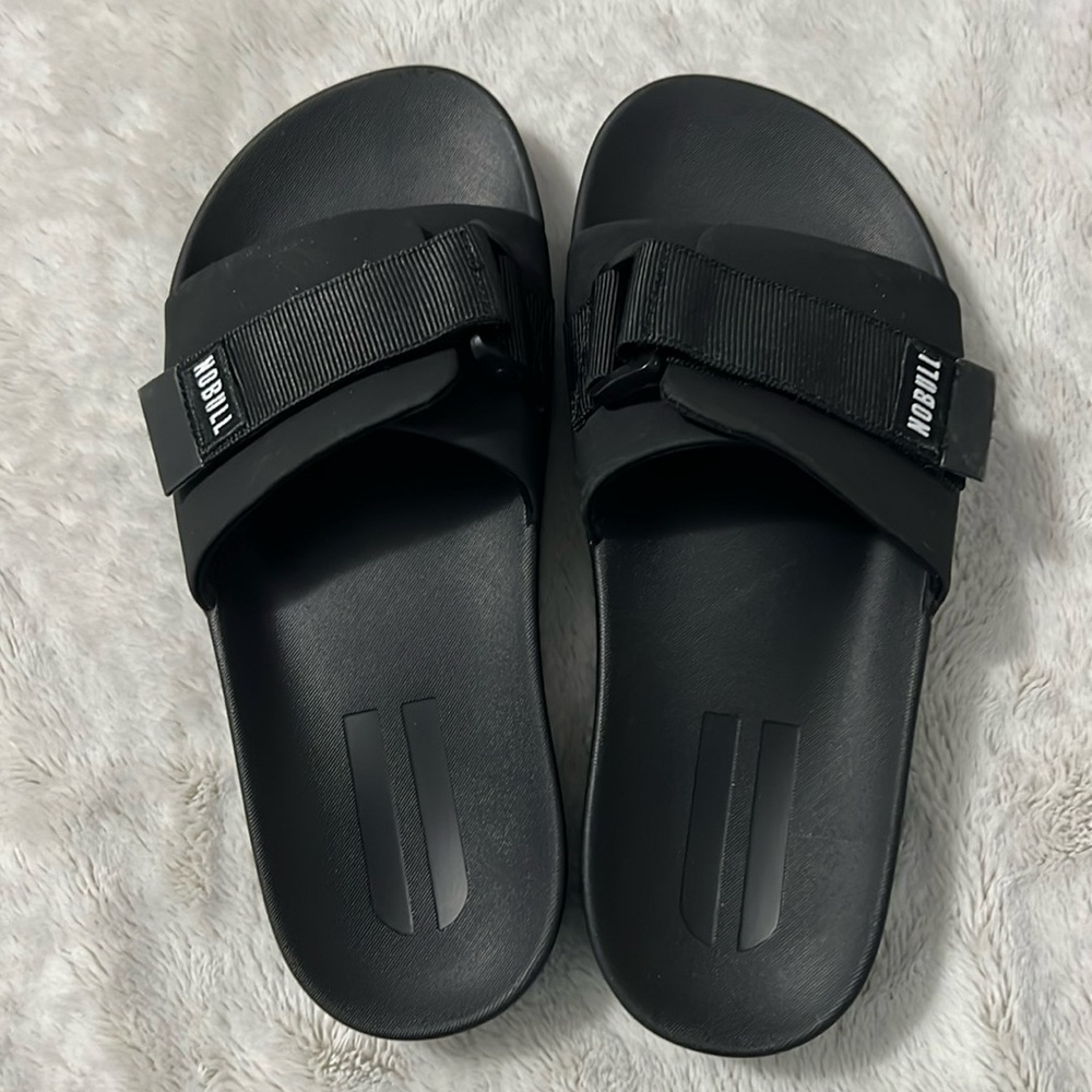 NOBULL slides - size 7.5